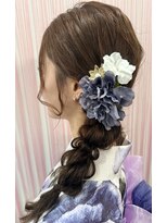 ベルグロー 北新地(BELLEGROW)&nbsp;花飾りサイド編みおろし｜梅田・北新地ヘアセット