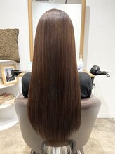 極上の艶髪を作る髪質改善カラー。カラーと同時にできる髪質改善メテオトリートメントで常に美しい髪に。