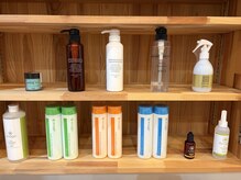 オトナリ hair salonの雰囲気（豊富な商材でお客様のお悩みを解決します）