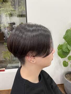 トーン(tone) 前下がりセンターパート/曲がる縮毛矯正/メンズカット