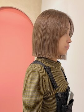 ヒビヲ 天神警固(HIBIO) 切りっぱなしボブワンホンボブダブルカラーブリーチベージュ