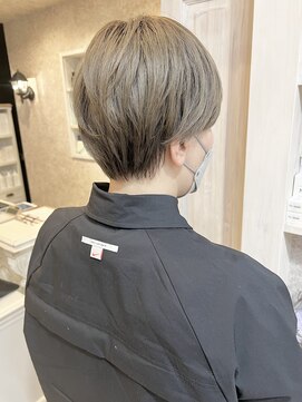 キャアリー(Caary) 福山市美容室Caary ハイトーンベージュ カジュアルショート