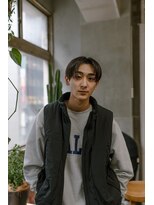 トゥ(TOE)&nbsp;洒落感と清潔感のあるセンターパート