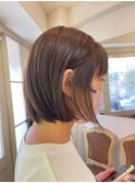 仕事でも大丈夫なインナーカラーグレージュボブイヤリングカラー