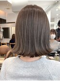 ブリーチなし・ミルクティーアッシュ髪質改善カラー斜めバング