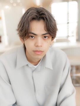 イオ 本厚木(io) 毛流れセンターパートハイトーンウルフメンズカット束感