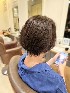 ネオリーブアイム 横浜西口店(Neolive aim) 前下がり丸みショートボブ横浜