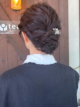 ティアトロアンドリミテバイティアトロ(teatro&limite by teatro) アップスタイル　ルーズシニヨン　編み込み　結婚式アレンジ