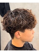 ガフフリーサロン(Guff free salon)&nbsp;ツーブロック波巻きシャドウスパイラルパーマ