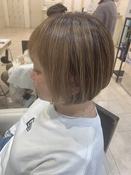 アッシュ 仙川店(Ash) 大人ショートボブ白髪ぼかし脱白髪染めハイライト40代50代60代