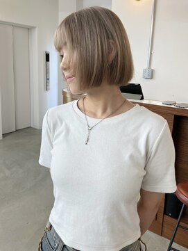 リヴ オオサカ(LIV OSAKA) ミルクティーベージュ/ハイトーン/トリプルカラー/ボブカット