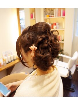 みつばちの美容室 可愛いフワフワ編み込み。