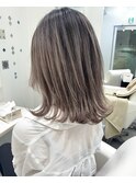 グレージュ外ハネスタイル☆