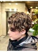 くるくる色気センターパート。 20代/大学生/社会人/スパイラル
