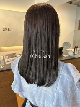 シー.(SHE.) ミディアム×オリーブアッシュ