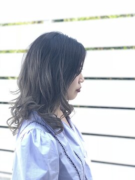 バーバーアンドビューティー マル(Barber and Beauty MARU) グラデーションルーズセミディ