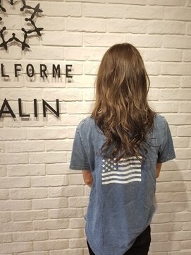 ビューティー エールフォルム 浜松有玉店(BEAUTY YELLFORME) コテ巻き 透け感アッシュ