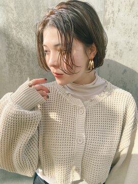 レジュアル(RESSUAL) エアリーミディ ショートパーマ 黒髪 ホワイトアッシュ