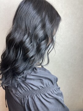 キュオンシア(CUEON. ciea) ロング×ブルーブラック×透明感