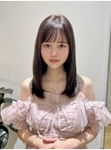 ぱっつん前髪アッシュカラーレイヤーカットミディアムヘア