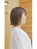 グーム(goom.)&nbsp;透明感オリーブグレージュ◎切りっぱなしボブ×20代30代