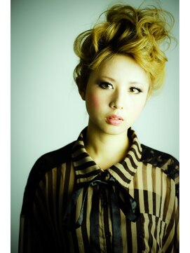 リオ(rio) ソフトモヒカンアップスタイル