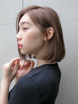 ルティア(Lutia) センターパート    ワンレンボブ アッシュカラー ☆