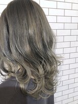 スリー(THREE)&nbsp;小顔セミディシルバーグレージュ♪