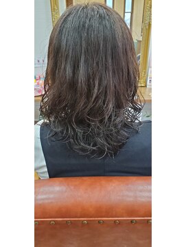 フィカス(Ficus) ミディアムナチュラルパーマスタイル