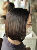 自然な内巻きのストレートスタイル