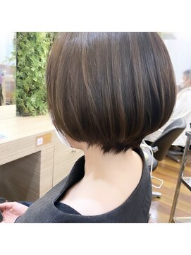 アローズソワン(HELLO'S SOIN) 丸みショートで絶壁カバー　5/1