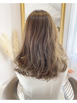 イロ(iro.) グレージュ