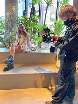 サニー 渋谷(SUNNY) バレイヤージュ、ハイライト、グレージュカラーショコラアッシュ