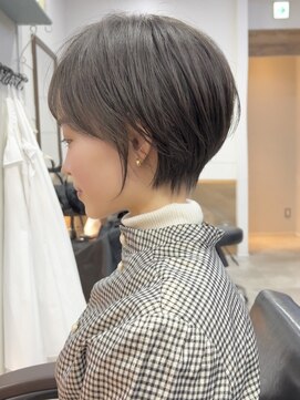 ビュー フクオカ(VIEW FUKUOKA) モードに大人可愛いダークアッシュイメチェンショートボブ