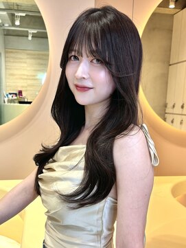 グロー 大宮(GLROW) くびれ巻き 韓国風 レイヤーカット 顔まわり 暗髪