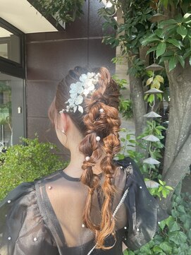 ソレイユトウキョウシブヤ(SOLEIL TOKYO shibuya) 結婚式パーティー2次会/ツイン編み下ろしポニー