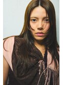 抜け感と艶が魅力の大人レイヤー