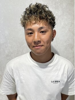 レプル(rEpLE)の写真/髪型だけでなく、眉毛やヒゲなどのトータルコーディネートもおまかせください！清潔感溢れる好印象に。