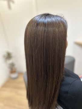 フウ(phew) ロング×ナチュラルブラウン