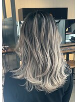 サロウィン 下北沢(SALOWIN) コントラスト強めなブロンドベージュのシャドールーツ