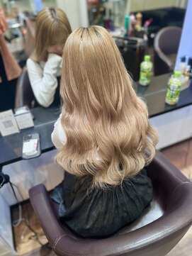 ビセ(VISE) プルエクステでミルクティーベージュロングヘア