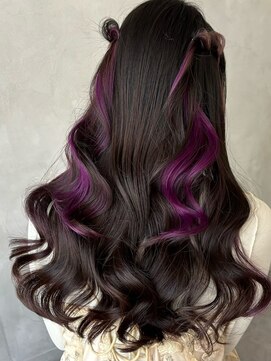 オモチャ(OMOCHA) 個性際立つインナーカラーアレンジ