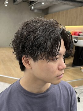 ラヴィズムバイフィフス(LUVISM by fifth) ツイストスパイラルパーマセンターパート新潟メンズパーマ