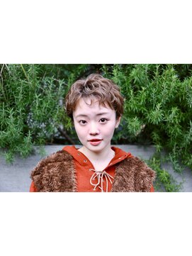 くせ毛風パーマのベリーショート