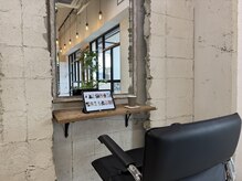 ヴァロン(VALON)の雰囲気（お待ち時間はお好きな雑誌やゲームをタブレットで♪）