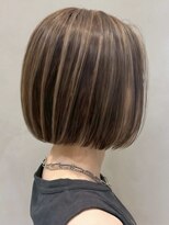 ソワネ 表参道(soigne)&nbsp;表参道白髪ぼかしハイライトミディアムボブアッシュグレー40代