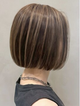 ソワネ 表参道(soigne) 表参道白髪ぼかしハイライトミディアムボブアッシュグレー40代