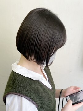 ヒビヲ(HIBIO) 大人ショートボブカット切りっぱなしボブタッセルボブ横浜西口