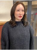 マロンベージュ　センターパート　顔周りレイヤー　外巻き