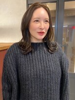 アトリエ(atelier.)&nbsp;マロンベージュ　センターパート　顔周りレイヤー　外巻き